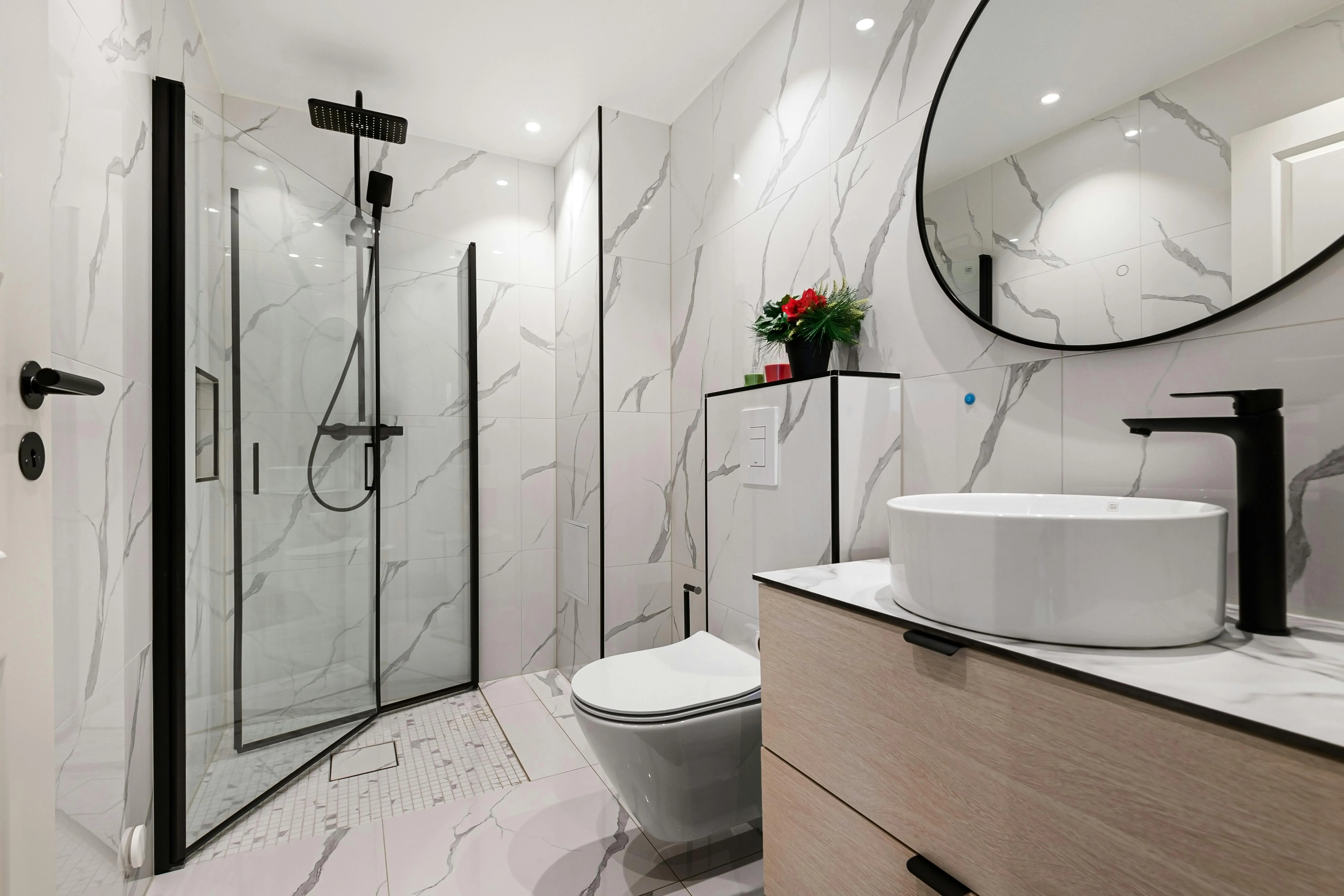 7 Easy Tips to Make the Most Out of Your Small Bathroom